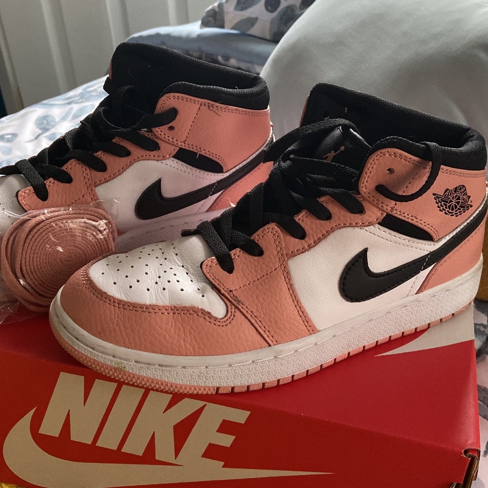 ➡️ JORDANS 1, 6,5 YOUTH